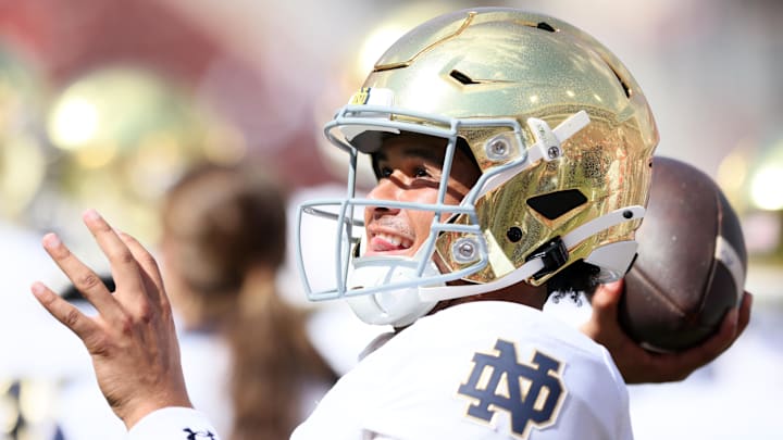 Sep 27, 2025; Fayetteville, Arkansas, USA; Notre Dame Fighting Irish quarterback Kenny Minchey (8) loosens up during the fourth quarter against the Arkansas Razorbacks at Donald W. Reynolds Razorback Stadium. Notre Dame won 56-13. Mandatory Credit: Nelson Chenault-Imagn Images