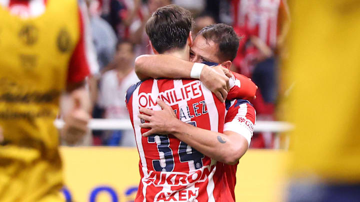 La 'Hormiga' González y 'Chicharito' lograron coincidir en el Rebaño La 'Hormiga' González y 'Chicharito' lograron coincidir en el Rebaño