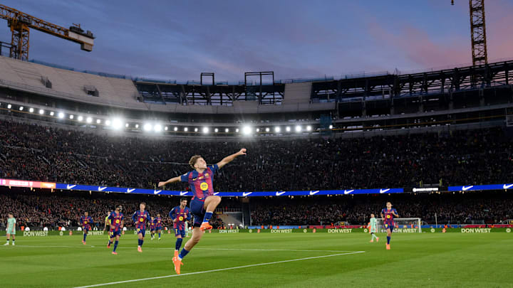 Estádio ainda está sendo reformado Estádio ainda está sendo reformado