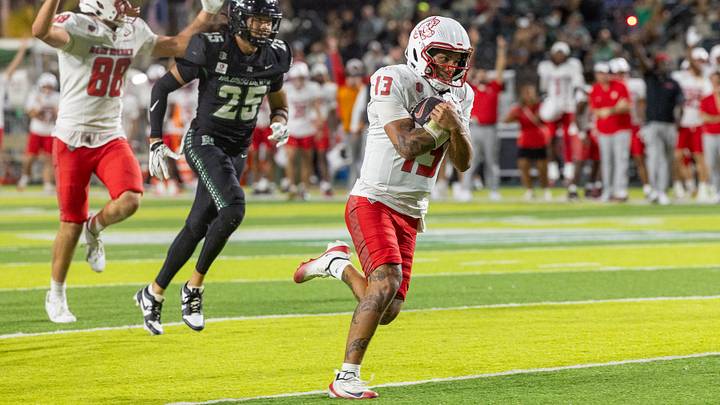 New Mexico quarterback Toa Fa’avae scores a touchdown against Hawai‘i.