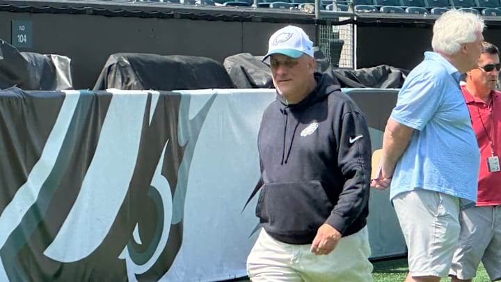 Eagles defensive coordinator Vic Fangio Eagles defensive coordinator Vic Fangio