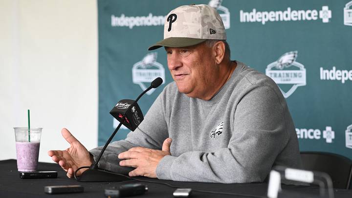 Philadelphia Eagles defensive coordinator Vic Fangio