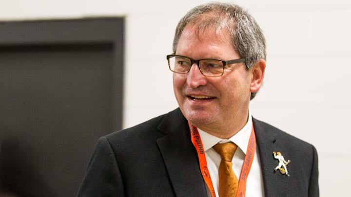 Oct 30, 2016; Cleveland, OH, USA; Cleveland Browns former quarterback Bernie Kosar during halftime between the Cleveland Browns and the New York Jets at FirstEnergy Stadium. The Jets won 31-28. Mandatory Credit: Scott R. Galvin-Imagn Images Oct 30, 2016; Cleveland, OH, USA; Cleveland Browns former quarterback Bernie Kosar during halftime between the Cleveland Browns and the New York Jets at FirstEnergy Stadium. The Jets won 31-28. Mandatory Credit: Scott R. Galvin-Imagn Images