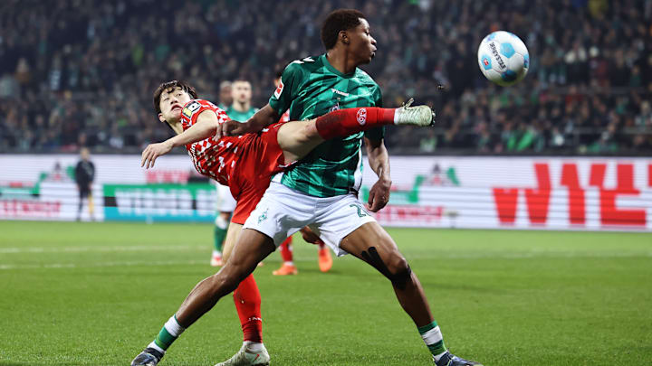 Skelly Alvero im Zweikampf