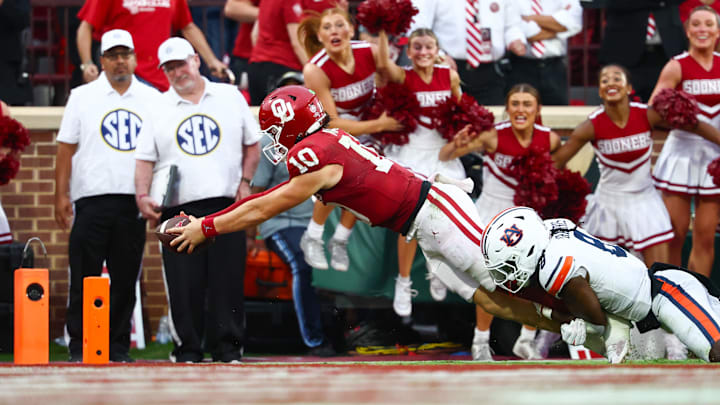 Oklahoma quarterback John Mateer extends the ball for the go-ahead touchdown against Auburn.