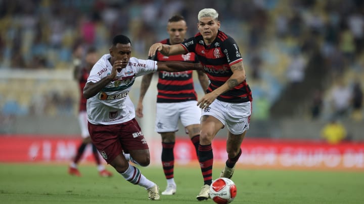 Clássico carioca reúne muitos jogadores que atuaram por ambas as equipes