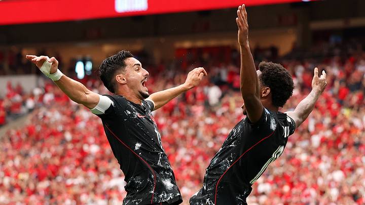 Los capitanes del equipo, Stephen Eustaquio y Jonathan David, se perfilan de inicio con Canadá