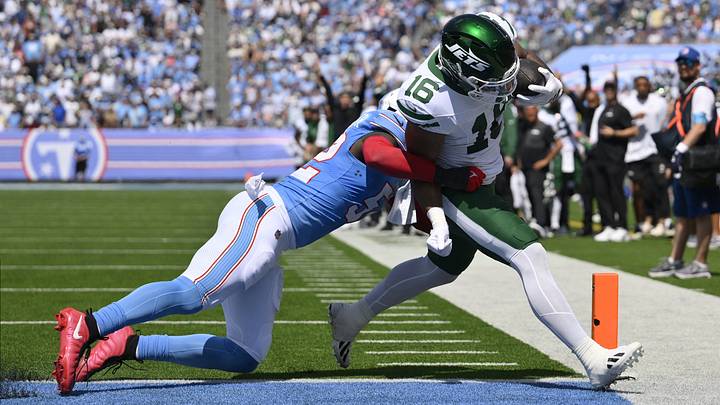 Kenyon Sadiq already looks like a slide one game into his Jets tenure. Kenyon Sadiq already looks like a slide one game into his Jets tenure.