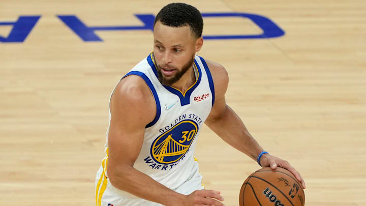 A pesar de lesionarse en el partido pasado, Curry está habilitado para el Juego 4