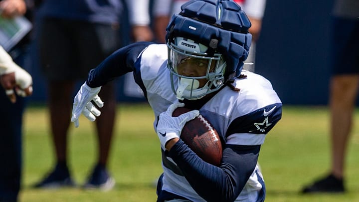 Dallas Cowboys running back Malik Davis runs during training camp at the Marriott Residence Inn-River Ridge playing fields.