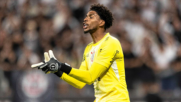 Titular do Corinthians, Hugo Souza está entre as novidades