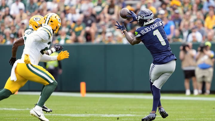 Seattle Seahawks WR Marquez Valdes-Scantling catches a pass during the second quarter against the Green Bay Packers.