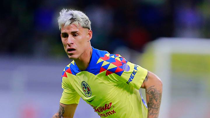 Cristian Calderón sigue sumando minutos con América Cristian Calderón sigue sumando minutos con América