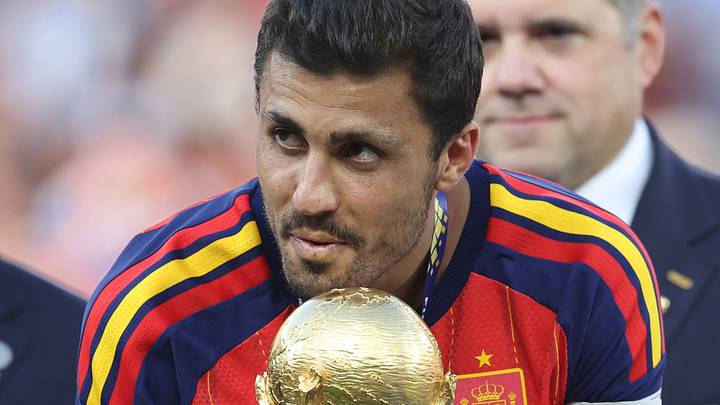 Rodri mit dem WM-Pokal Rodri mit dem WM-Pokal