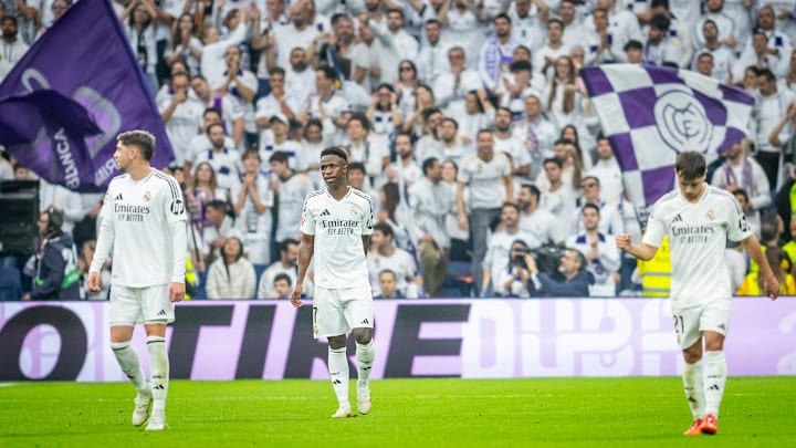 Real Madrid can still keep its title defenses on track even without Vinícius Júnior (center).