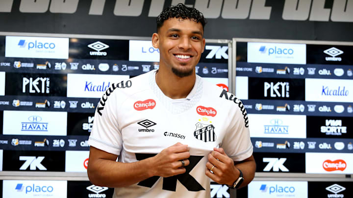 Victor Hugo foi apresentado nesta sexta-feira, 5 de setembro Victor Hugo foi apresentado nesta sexta-feira, 5 de setembro