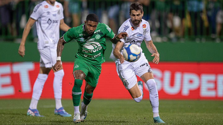 Chape desbanca o líder e ganha força contra o rebaixamento na Série B