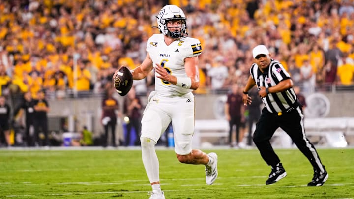 Northern Arizona Lumberjacks quarterback Ty Pennington (6) Northern Arizona Lumberjacks quarterback Ty Pennington (6)