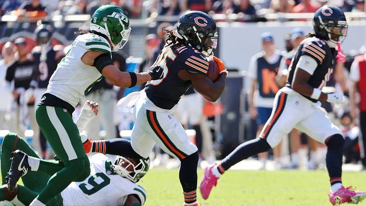 Oct 4, 2026; Chicago, Illinois, USA; Chicago Bears running back Kyle Monangai (25) runs with the ball against New York Jets safety Dane Belton (6) during the third quarter at Soldier Field. Mandatory Credit: Mike Dinovo-Imagn Images Oct 4, 2026; Chicago, Illinois, USA; Chicago Bears running back Kyle Monangai (25) runs with the ball against New York Jets safety Dane Belton (6) during the third quarter at Soldier Field. Mandatory Credit: Mike Dinovo-Imagn Images