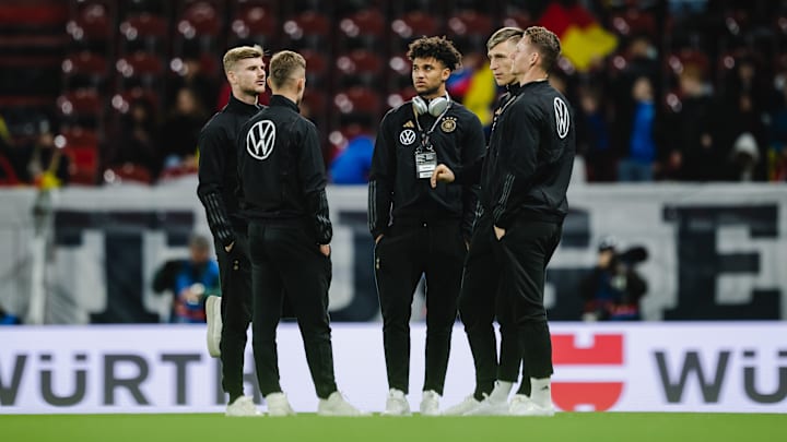 Kevin Schade (Mitte) soll wohl zu den möglichen nachfolge-Kandidaten von Donyell Malen zählen