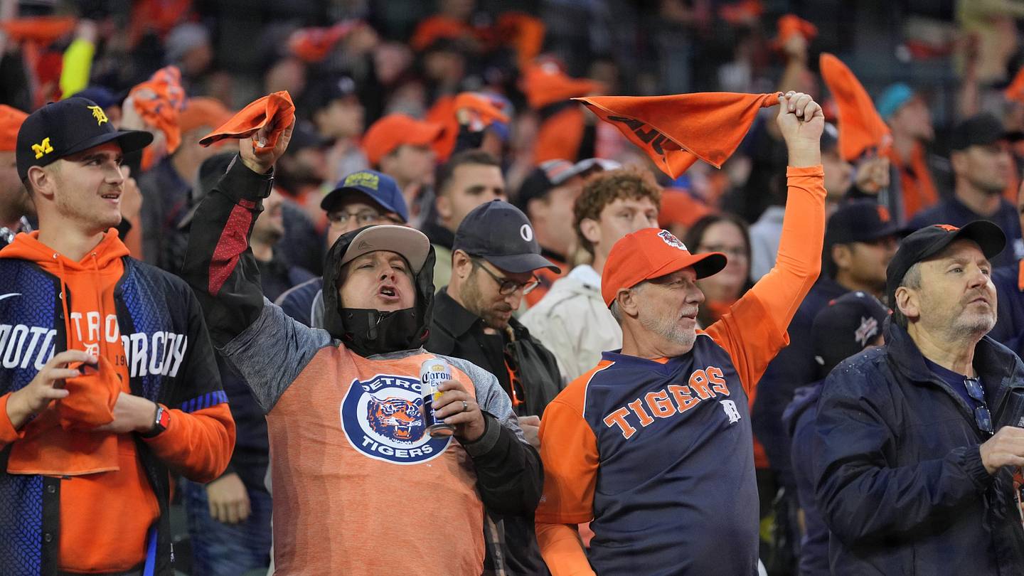 Fans are running wild with a viral moment with Comerica vendor at Tigers-Blue Jays game