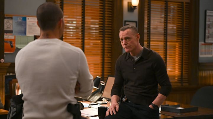 CHICAGO P.D. -- "Escape" Episode 11004 -- Pictured: (l-r) Benjamin Levy Aguilar as Dante Torres, Jason Beghe as Hank Voight -- (Photo by: Lori Allen/NBC)