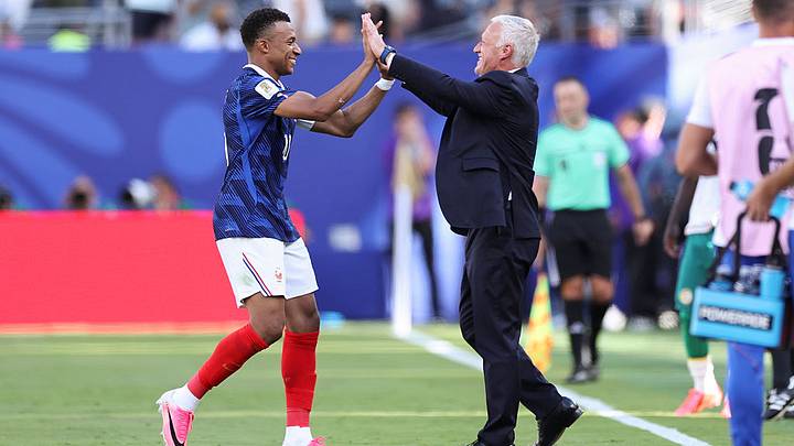 Kylian Mbappe y Didier Deschamps