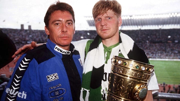 Trainer Bernd Krauss mit Stefan Effenberg Trainer Bernd Krauss mit Stefan Effenberg