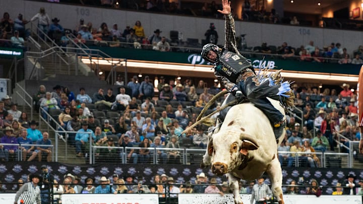 Hayes Weight winning the first round of the CINCH Governor's Playoff.