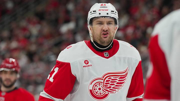 Feb 28, 2026; Raleigh, North Carolina, USA; Detroit Red Wings left wing James van Riemsdyk (21) reacts against the Carolina Hurricanes during the third period at Lenovo Center. Mandatory Credit: James Guillory-Imagn Images Feb 28, 2026; Raleigh, North Carolina, USA; Detroit Red Wings left wing James van Riemsdyk (21) reacts against the Carolina Hurricanes during the third period at Lenovo Center. Mandatory Credit: James Guillory-Imagn Images