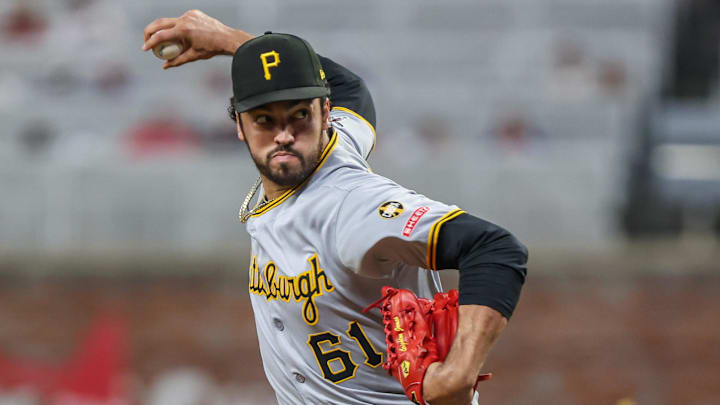 Sep 27, 2025; Cumberland, Georgia, USA; Pittsburgh Pirates pitcher Justin Lawrence (61) pitches the ball against the Atlanta Braves during the eighth inning at Truist Park. Mandatory Credit: Jordan Godfree-Imagn Images Sep 27, 2025; Cumberland, Georgia, USA; Pittsburgh Pirates pitcher Justin Lawrence (61) pitches the ball against the Atlanta Braves during the eighth inning at Truist Park. Mandatory Credit: Jordan Godfree-Imagn Images