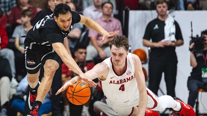Feb 25, 2025; Tuscaloosa, Alabama, USA; Alabama Crimson Tide forward Grant Nelson (4) and Mississippi State Bulldogs forward RJ Melendez (22) dive after a loose ball during the first half at Coleman Coliseum. Feb 25, 2025; Tuscaloosa, Alabama, USA; Alabama Crimson Tide forward Grant Nelson (4) and Mississippi State Bulldogs forward RJ Melendez (22) dive after a loose ball during the first half at Coleman Coliseum.