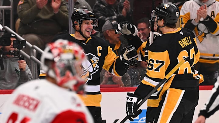 Carolina Hurricanes v Pittsburgh Penguins