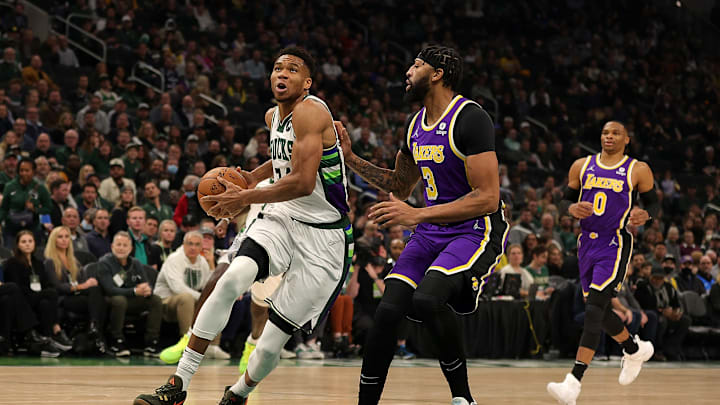 Lakers enfrentarán a Bucks este mes