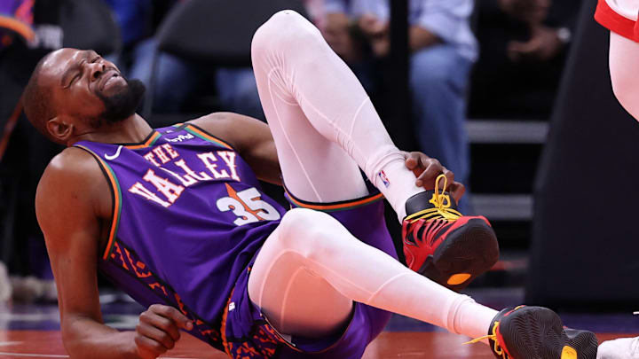 Kevin Durant, tras lesionarse en el juego de los Phoenix Suns contra los Houston Rockets 