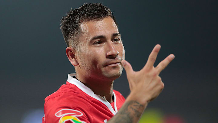 El chileno Jean Meneses encaminó la victoria del Toluca sobre Santos Laguna en el duelo de vuelta de los cuartos.