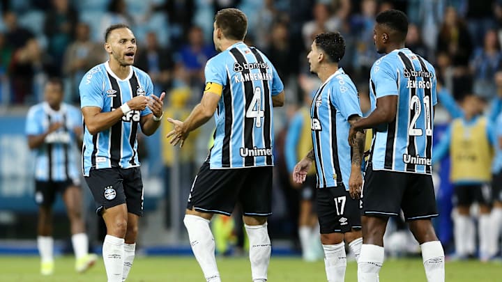 Centroavante é titular da equipe gremista Centroavante é titular da equipe gremista