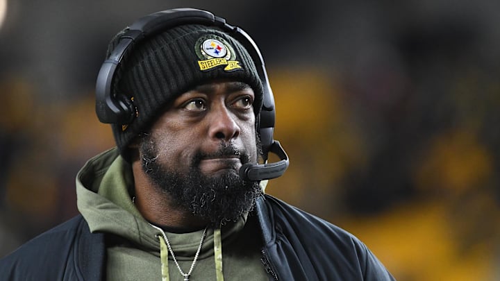 Nov 20, 2022; Pittsburgh, Pennsylvania, USA; Pittsburgh Steelers head coach Mike Tomlin watches as