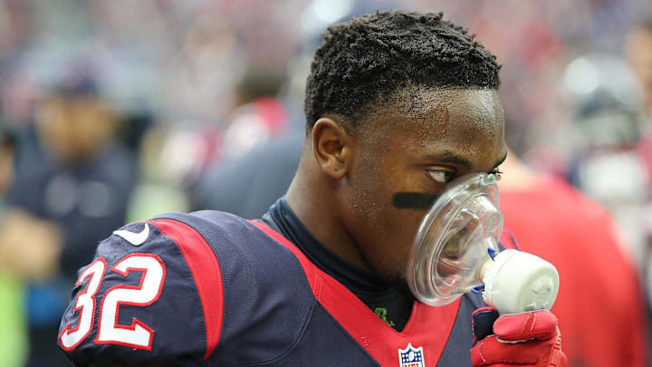 Nov 27, 2016; Houston, TX, USA; Houston Texans defensive back Robert Nelson (32) on the sidelines breathing oxygen while the Texans play the San Diego Chargers at NRG Stadium. San Diego Chargers won 21 to 13. Mandatory Credit: Thomas B. Shea-Imagn Images