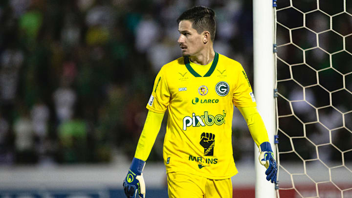 Noite perfeita de Tadeu virou pesadelo de mais de 16 mil pessoas no Brinco de Ouro Noite perfeita de Tadeu virou pesadelo de mais de 16 mil pessoas no Brinco de Ouro