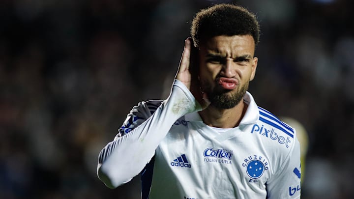 Diante de mais de 50 mil pessoas no Mineirão, a Raposa busca aumentar a distância para os demais oponentes 