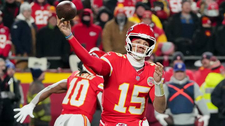 Dec 7, 2025; Kansas City, Missouri, USA; Kansas City Chiefs quarterback Patrick Mahomes (15) throws a pass during the first quarter against the Houston Texans at GEHA Field at Arrowhead Stadium. Mandatory Credit: Denny Medley-Imagn Images Dec 7, 2025; Kansas City, Missouri, USA; Kansas City Chiefs quarterback Patrick Mahomes (15) throws a pass during the first quarter against the Houston Texans at GEHA Field at Arrowhead Stadium. Mandatory Credit: Denny Medley-Imagn Images