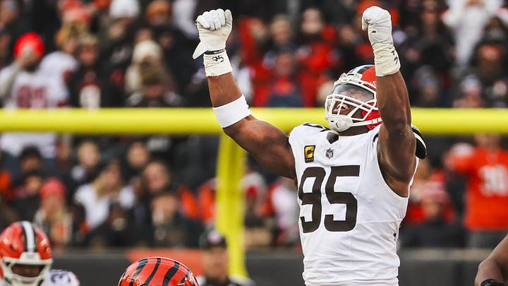 Jan 4, 2026; Cincinnati, Ohio, USA; Cleveland Browns defensive end Myles Garrett (95) celebrates following a sack against the Cincinnati Bengals during the fourth quarter at Paycor Stadium. The play set a new NFL single season sack record by Garrett. Mandatory Credit: Joseph Maiorana-Imagn Images Jan 4, 2026; Cincinnati, Ohio, USA; Cleveland Browns defensive end Myles Garrett (95) celebrates following a sack against the Cincinnati Bengals during the fourth quarter at Paycor Stadium. The play set a new NFL single season sack record by Garrett. Mandatory Credit: Joseph Maiorana-Imagn Images