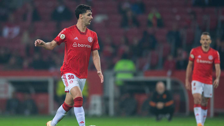 O volante norte-americano é titular do Colorado