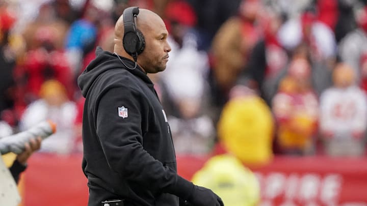 Antonio Pierce and the Raiders finished 8-9 last season