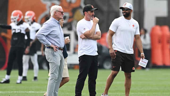 Jun 12, 2025; Berea, OH, USA; Cleveland Browns head coach Kevin Stefanski, middle, and managing and principal partner Dee Haslam, middle left, and managing and principal partner Jimmy Haslam, left, and executive vice president, football operations and general manager Andrew Berry watch practice during mini camp at CrossCountry Mortgage Campus. Mandatory Credit: Ken Blaze-Imagn Images Jun 12, 2025; Berea, OH, USA; Cleveland Browns head coach Kevin Stefanski, middle, and managing and principal partner Dee Haslam, middle left, and managing and principal partner Jimmy Haslam, left, and executive vice president, football operations and general manager Andrew Berry watch practice during mini camp at CrossCountry Mortgage Campus. Mandatory Credit: Ken Blaze-Imagn Images