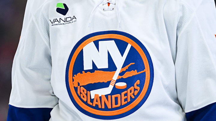 Feb 26, 2026; Montreal, Quebec, CAN; View of a New York Islanders logo on a jersey worn by a member of the team during the third period at Bell Centre. Mandatory Credit: David Kirouac-Imagn Images