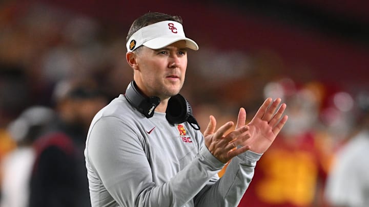 Oct 1, 2022; Los Angeles, California, USA; USC Trojans head coach Lincoln Riley applauds after a touchdown in the first half against the Arizona State Sun Devils at United Airlines Field at the Los Angeles Memorial Coliseum. Mandatory Credit: Jayne Kamin-Oncea-Imagn Images Oct 1, 2022; Los Angeles, California, USA; USC Trojans head coach Lincoln Riley applauds after a touchdown in the first half against the Arizona State Sun Devils at United Airlines Field at the Los Angeles Memorial Coliseum. Mandatory Credit: Jayne Kamin-Oncea-Imagn Images