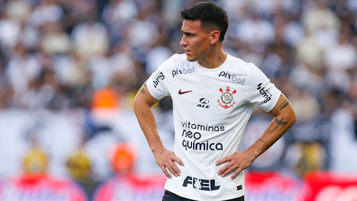 Matias Rojas assinou com Corinthians até junho de 2026, mas já deixou o clube