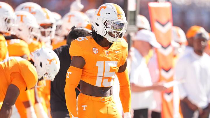 Tennessee Football Safety Edrees Farooq Suffers Season Ending Injury